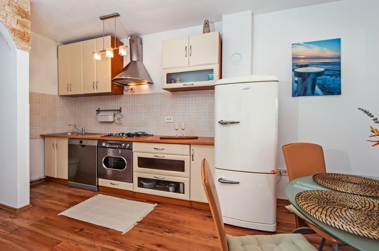 Apartment Thalassa Rovinj Exterior photo
